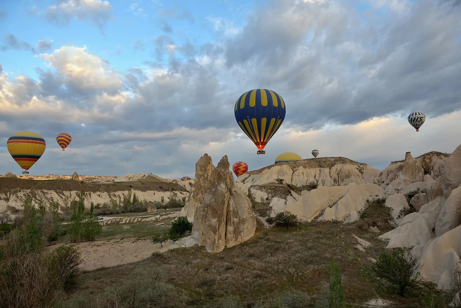 Globos sobre Capadocia al amanecer